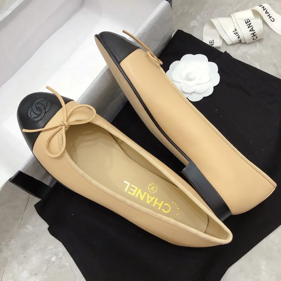 👟👟Ex-factory price 440👟👟 Chanel has been upgrading Chanel shoes ~ 2021ss top version HK overseas purchasing original cut at 1:1 Chanel Chanel Eternal Classic Bow Round Toe Ballet Shoes There are not many good quality, truly no pressure to enter and exit the counter. Regardless of the last type, leather material selection, and manufacturing process, they are all genuine craftsmanship and very sophisticated. ◾️Fabric: Mixed sheepskin imported from Italy ◾️Lining: Imported sheepskin (sweat-absorbent and soft) ◾️Sole: Italian special A-grade genuine leather sole (not ordinary thin sole in the market) ◾️Size: 35-39 [34 40 41 42 43 customization is not returnable]